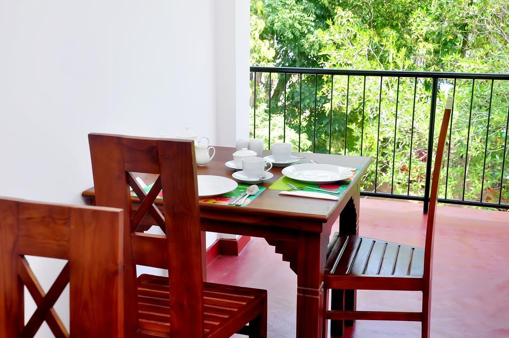 Little Swan Guest House Bentota Ngoại thất bức ảnh